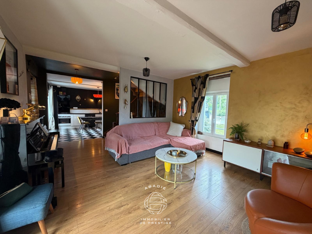 Grange rénovée à vendre à Mazères-Lezons, 96 m², terrain arboré, vue coteaux
