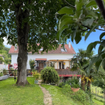 Grange rénovée à vendre à Mazères-Lezons, 96 m², terrain arboré, vue coteaux