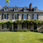Maison de maître à vendre proche Nay Pau, 214 m², XIXème siècle, parc 2 875 m², piscine, garage, charpente d'époque. Village béarnais calme.