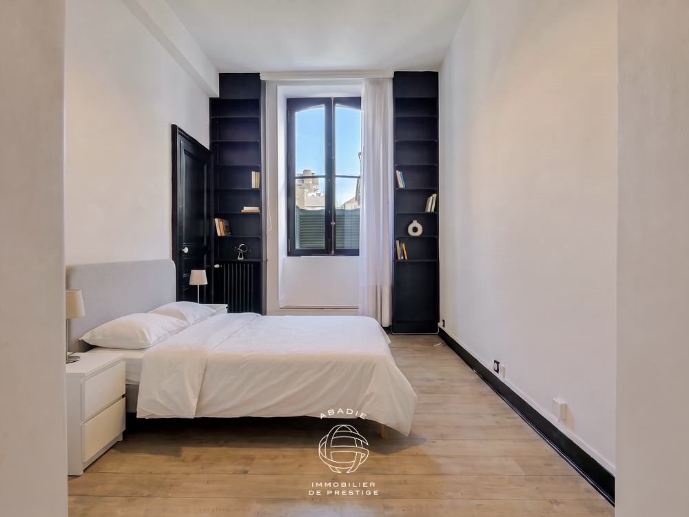 Appartement bourgeois Pau centre-ville, 170 m², immeuble 1880, parquet d’origine, bow window