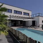 Maison contemporaine secteur Pau Tarbes à Soumoulou, vue Pyrénées, 192 m², piscine chauffée, domotique intégrale