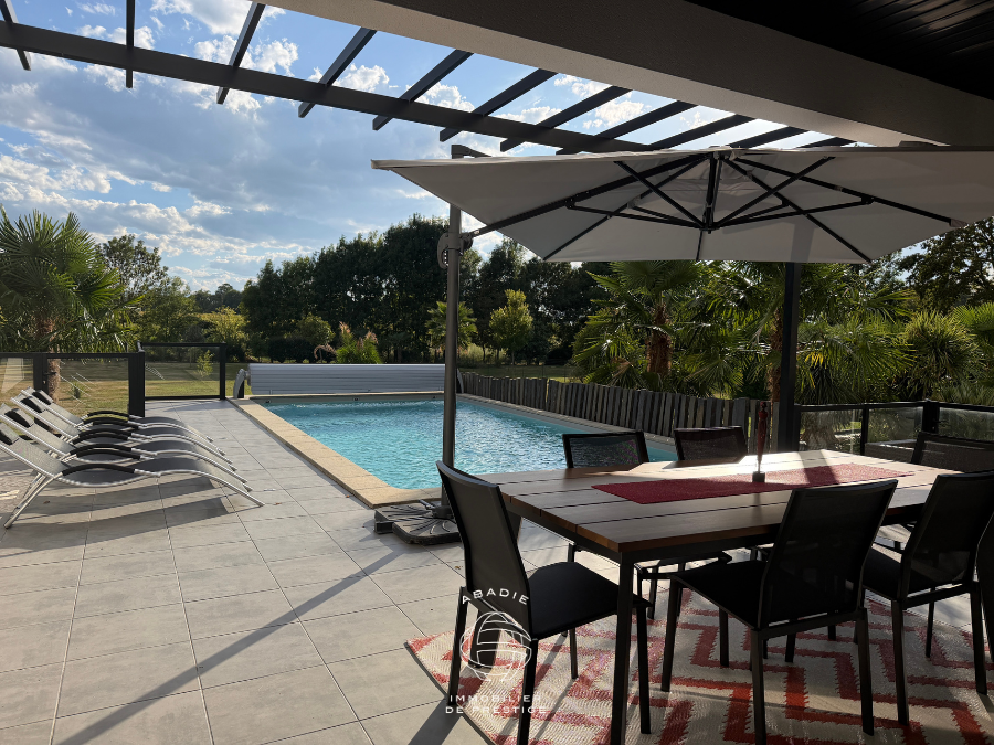 Maison contemporaine secteur Nay Pau vue Pyrénées – 192 m²