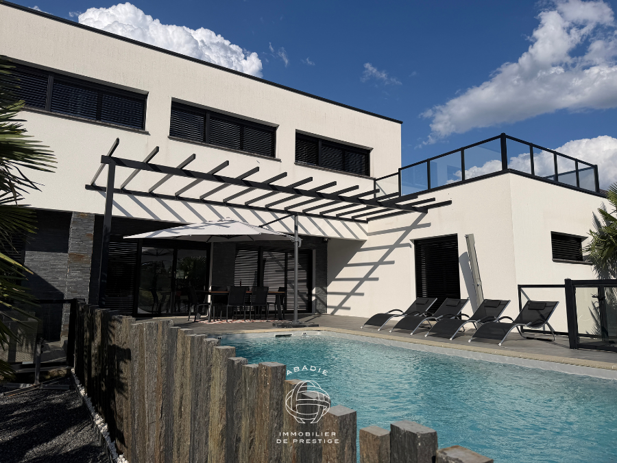 Maison contemporaine secteur Nay Pau vue Pyrénées – 192 m²