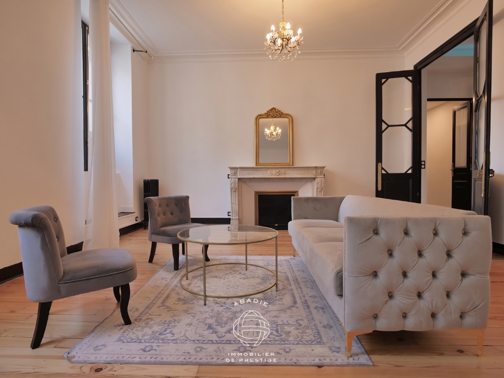 Appartement bourgeois Pau centre-ville, 170 m², immeuble 1880, parquet d'origine, bow window