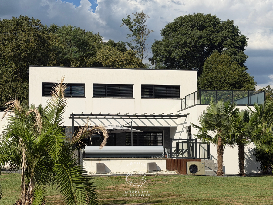 Maison contemporaine secteur Nay Pau vue Pyrénées – 192 m²