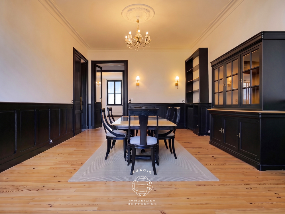 Appartement bourgeois Pau centre-ville, 170 m², immeuble 1880, parquet d’origine, bow window