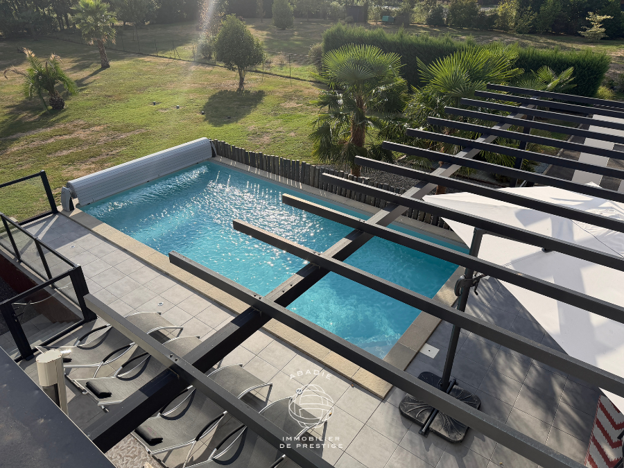 Maison contemporaine secteur Nay Pau vue Pyrénées – 192 m²