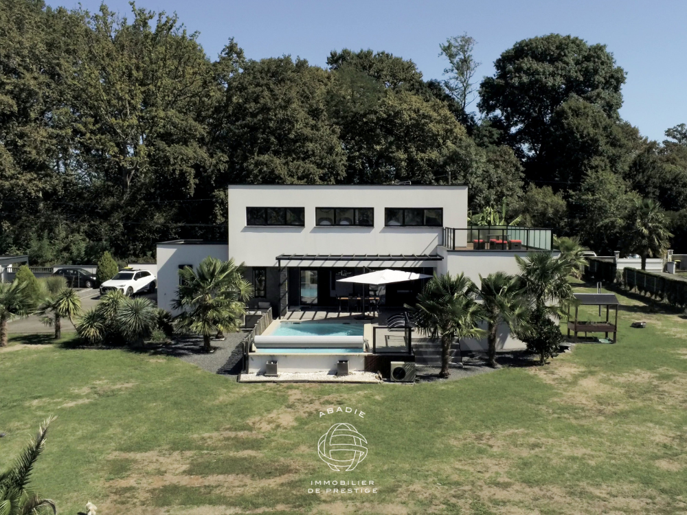 Maison contemporaine secteur Pau Tarbes vue Pyrénées, 192 m², piscine chauffée, domotique intégrale, à Soumoulou